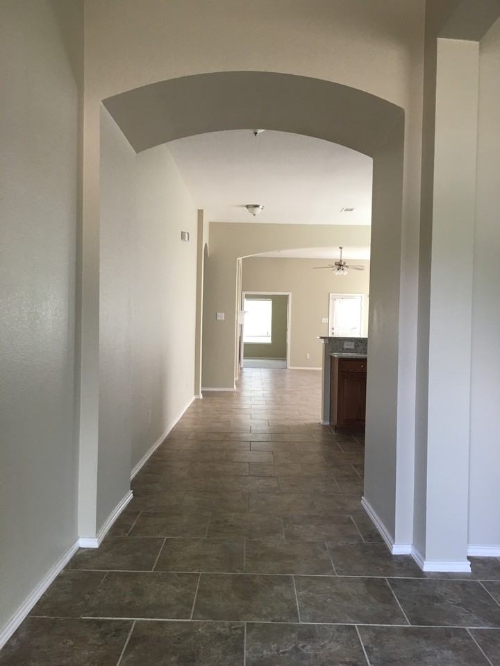 823 Calvert Dr - Photo 2 of 36