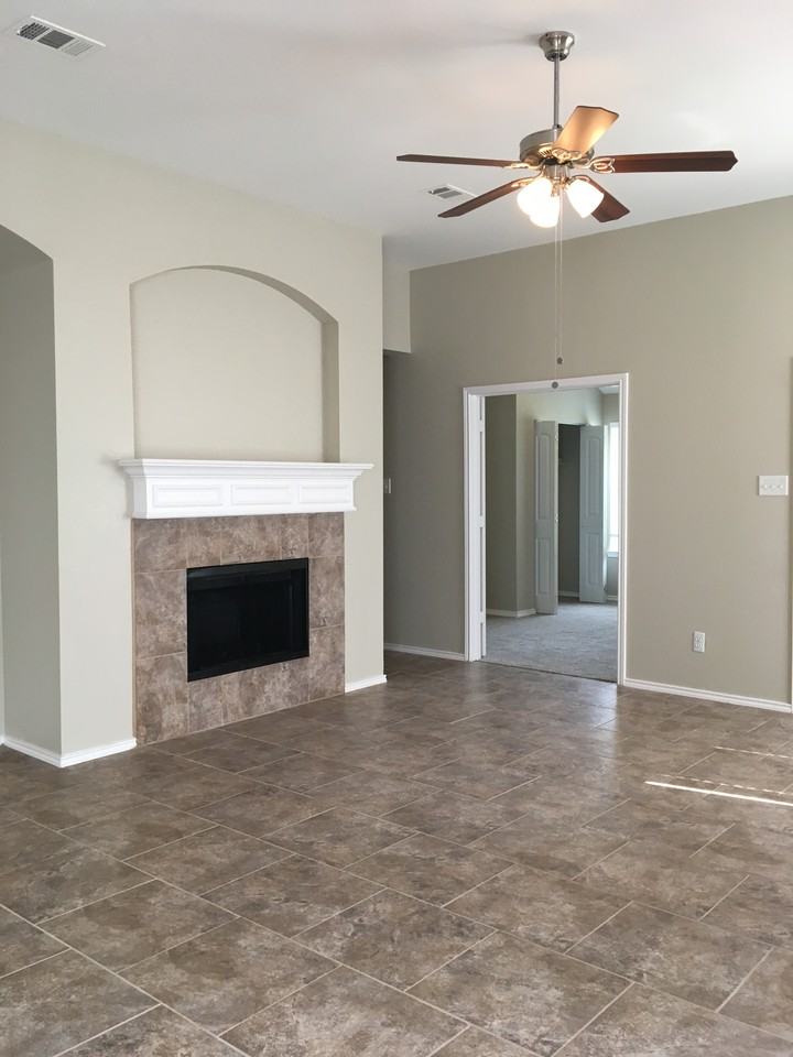 823 Calvert Dr - Photo 3 of 36