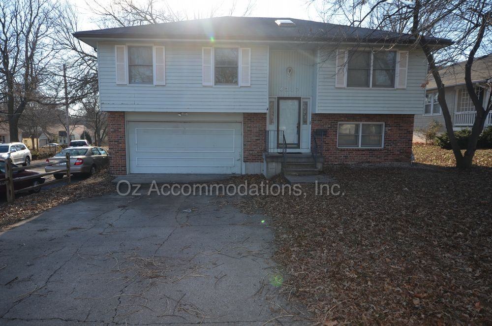 4307 W 51st St - Photo 2 of 24