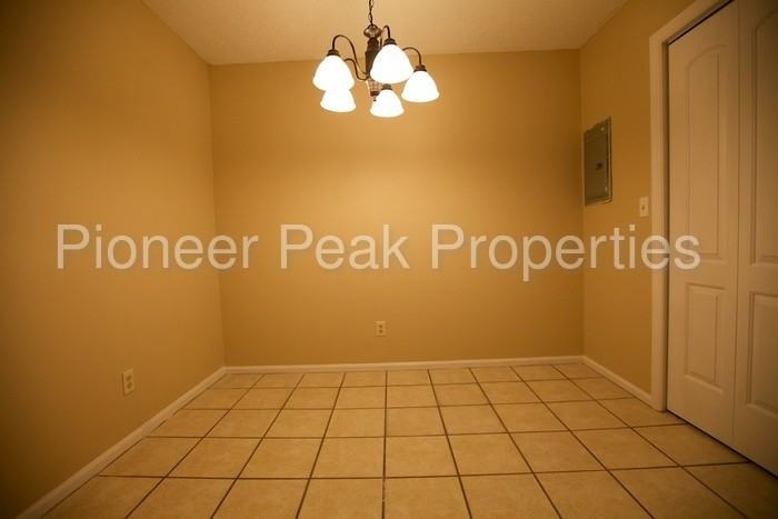 431 Barnhardt Cir - Photo 2 of 7