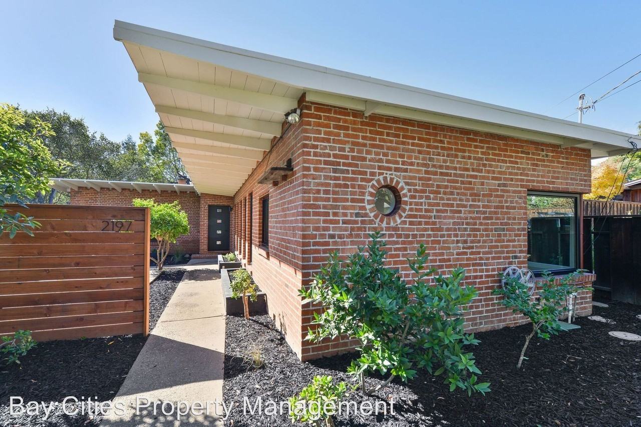 2197 Andrews St - Photo 2 of 26