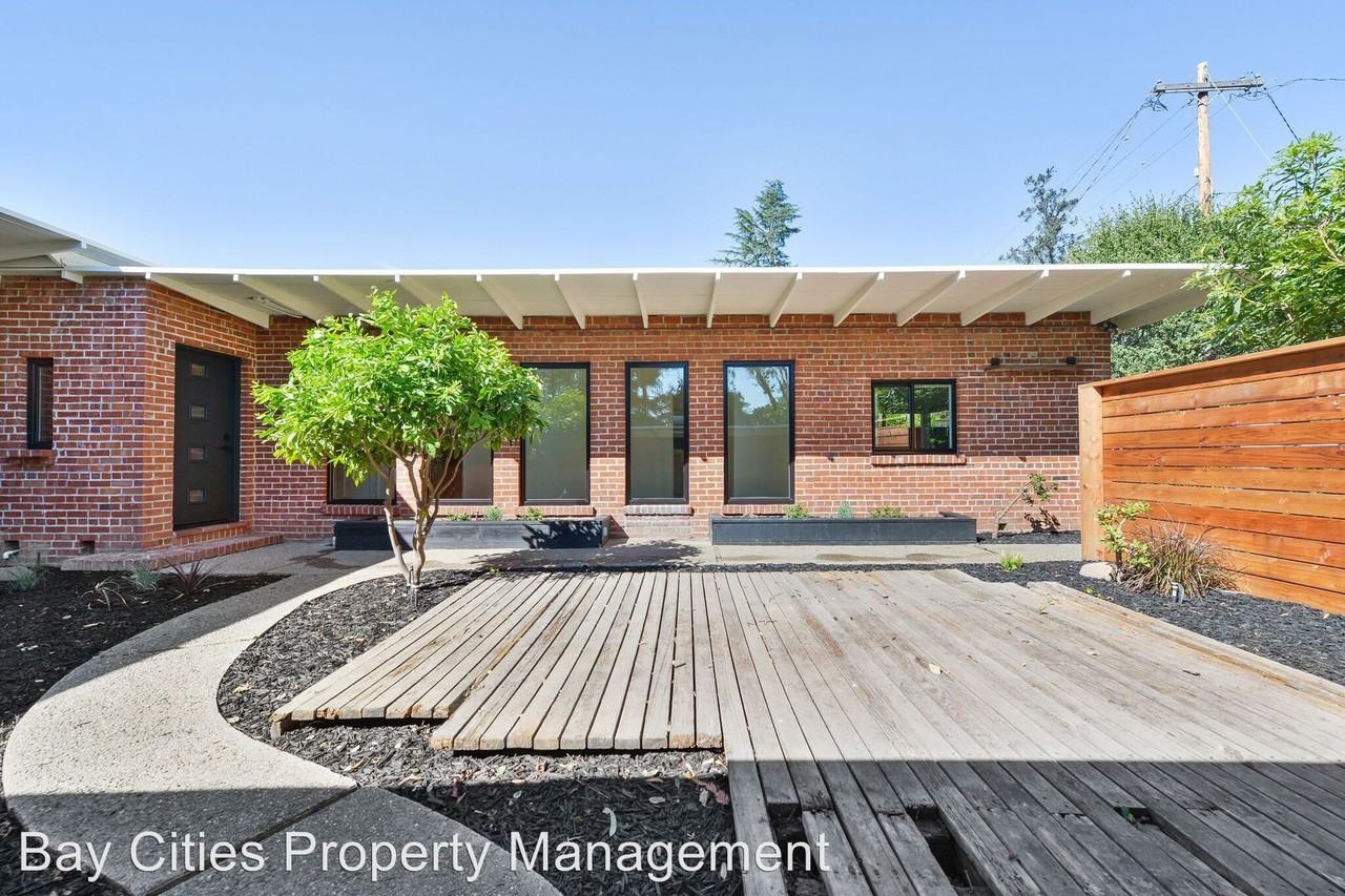 2197 Andrews St - Photo 3 of 26