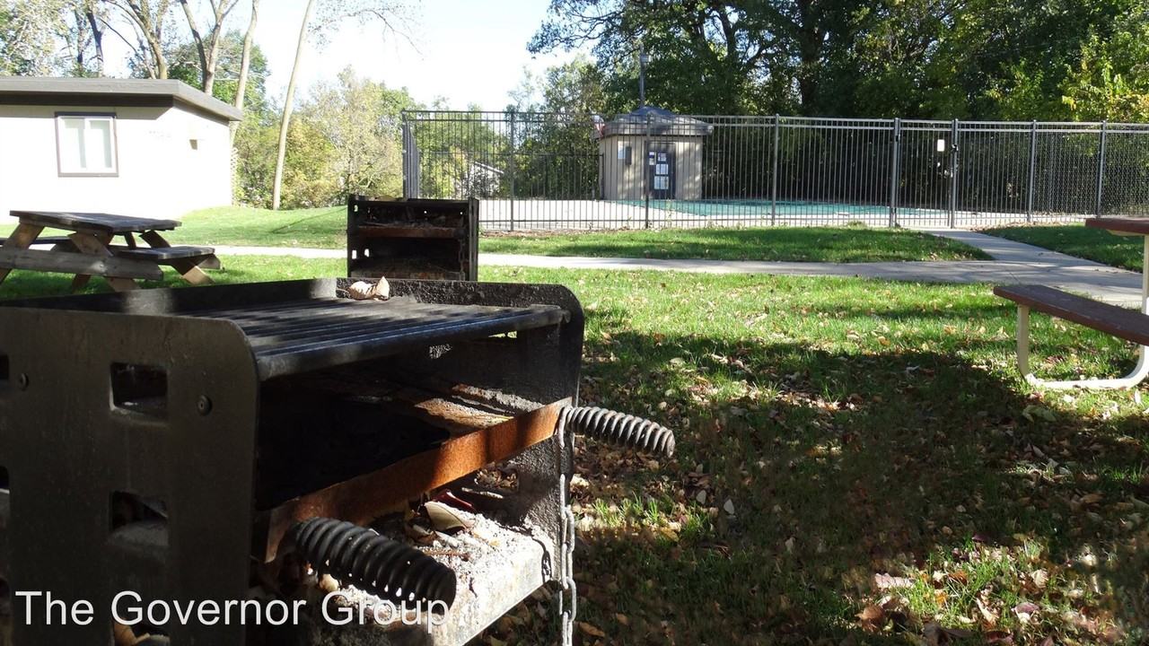 7713 Hickman Road - Photo 3 of 19