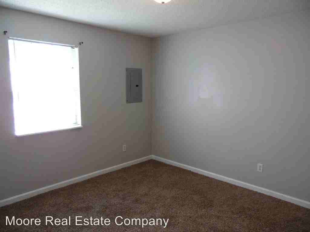 Diuguid Dr. - Photo 3 of 5