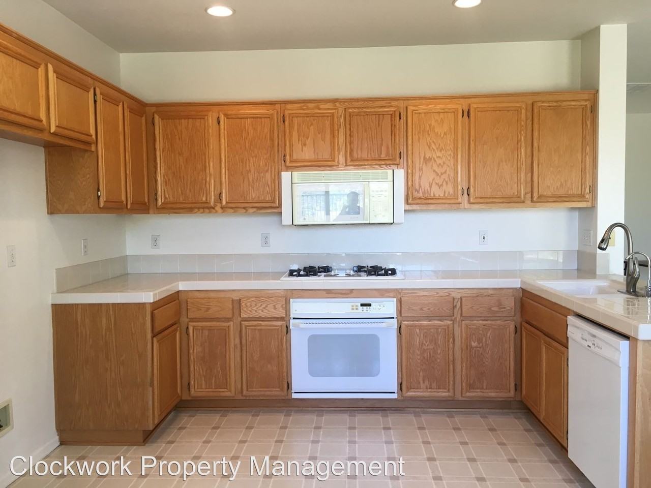 8875 Falls View Rd - Photo 3 of 11