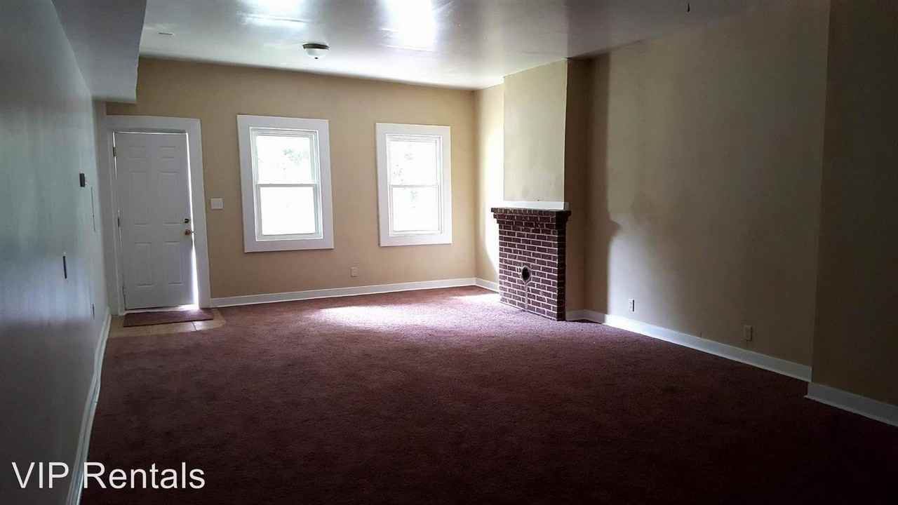 914 N 4th St - Photo 2 of 6