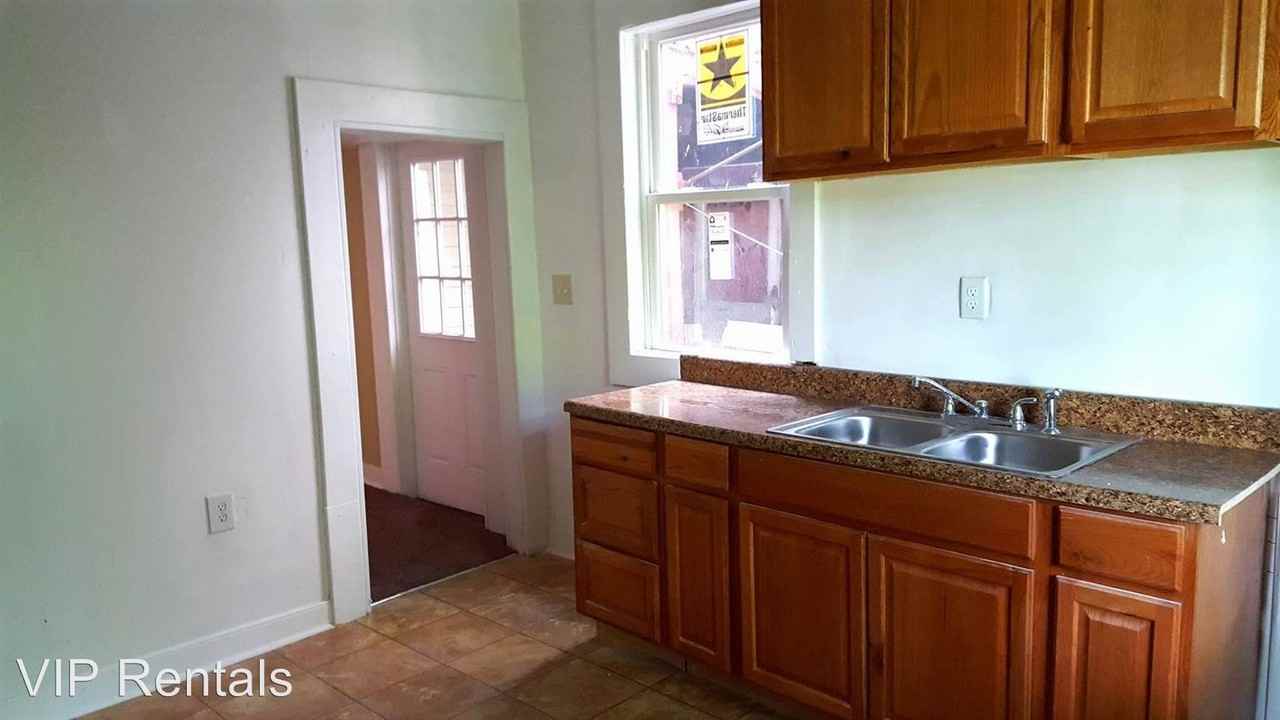 914 N 4th St - Photo 3 of 6