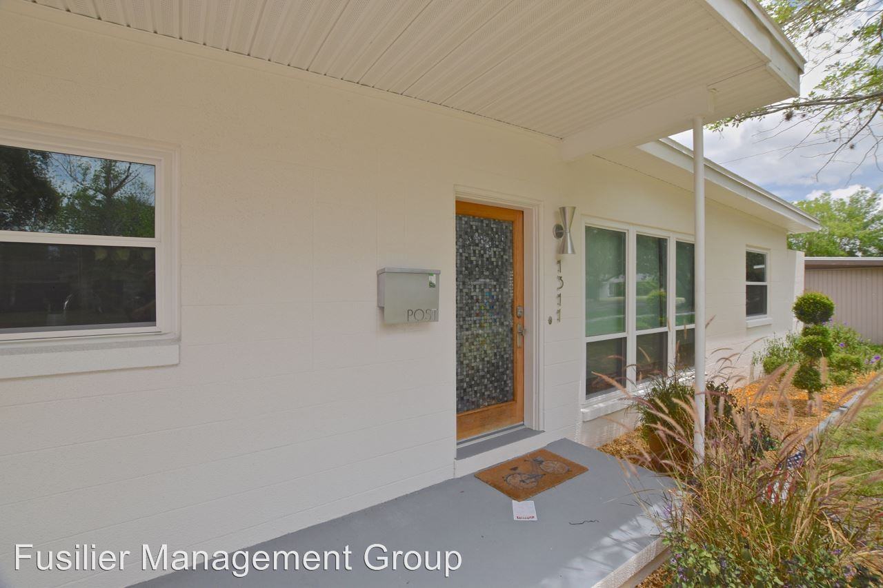 1311 Catalpa Ln - Photo 2 of 11