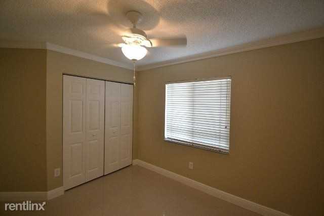 370 SW 203rd Ave - Photo 3 of 7