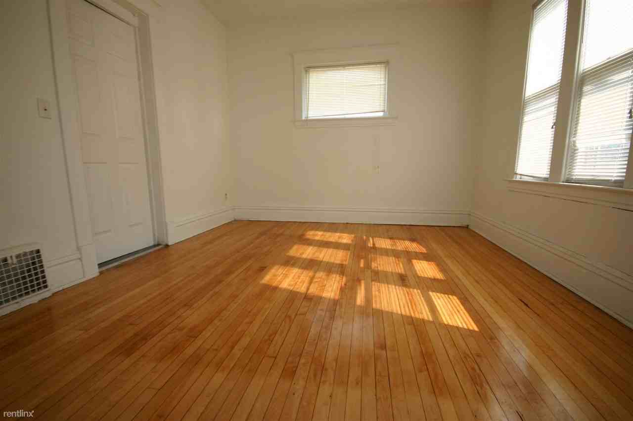 1110 W North St - Photo 3 of 4