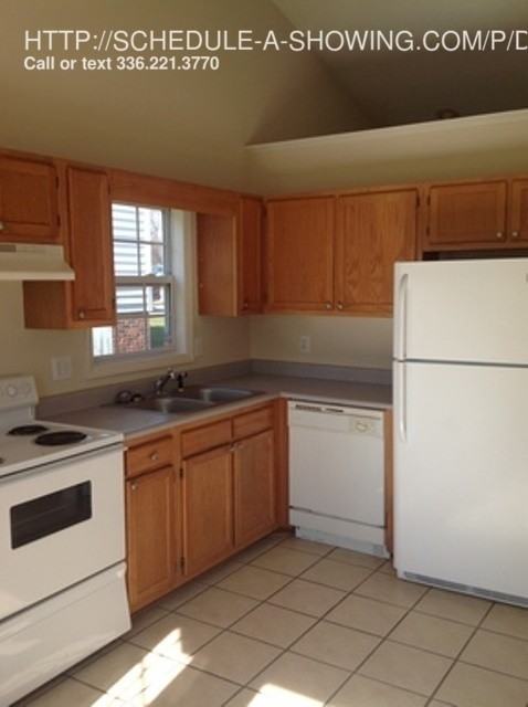 1704 11th St - Photo 3 of 7