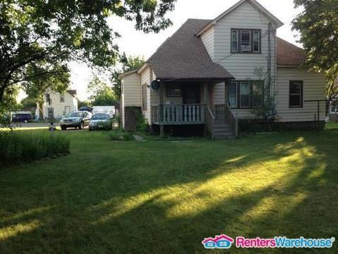 422 9th Ave N - Photo 2 of 20