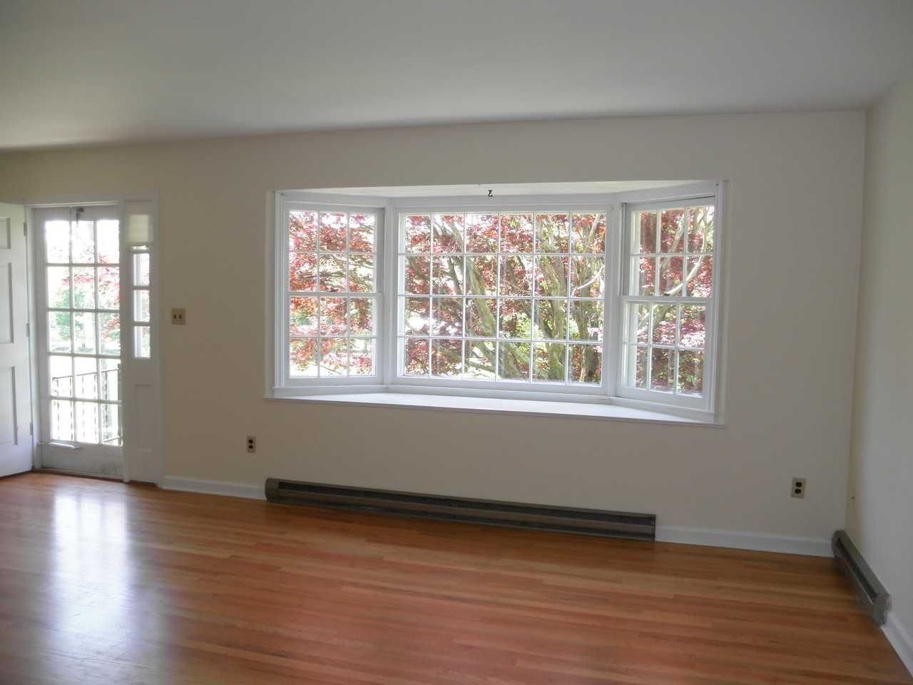 211 Kent Hollow Rd - Photo 2 of 13