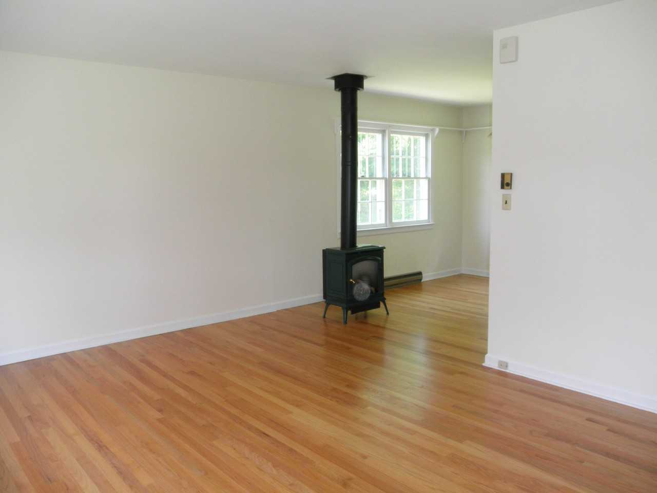 211 Kent Hollow Rd - Photo 3 of 13