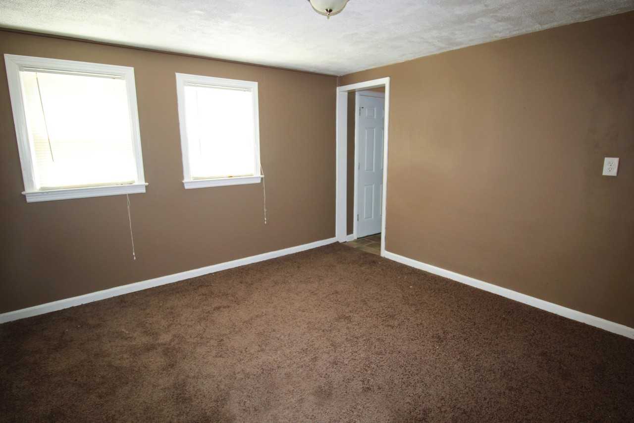 5700 Manchester Ave - Photo 3 of 9