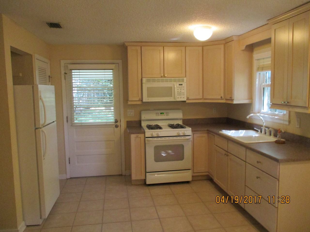 214 Bowles St - Photo 3 of 40