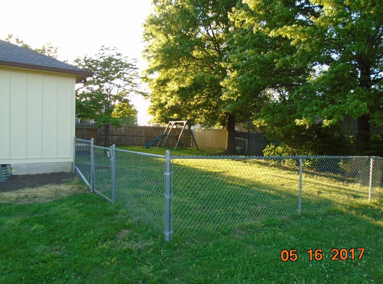 1811 S Swope Dr - Photo 3 of 26