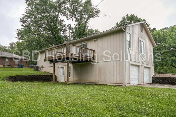 151 Forest St - Photo 3 of 47