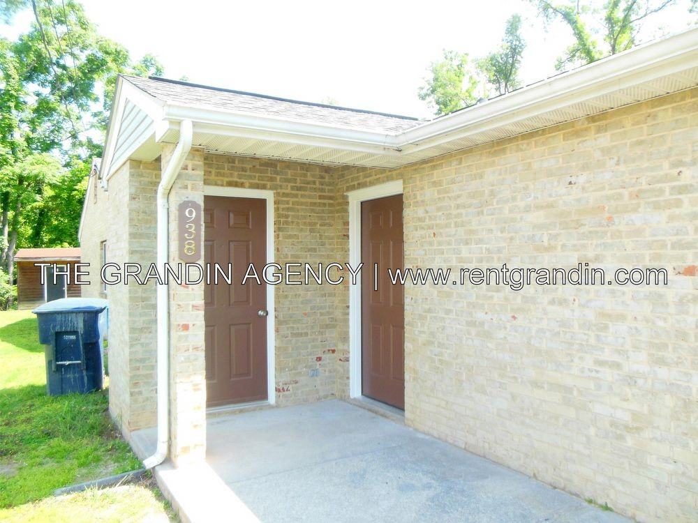 938 Kyle Ave NE - Photo 2 of 26