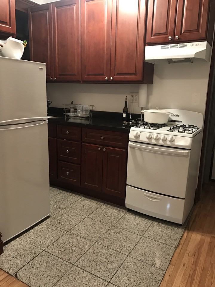 208 E 82nd St - Photo 3 of 5
