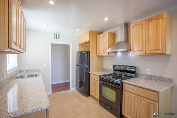 1560 Greenwood Way - Photo 3 of 17