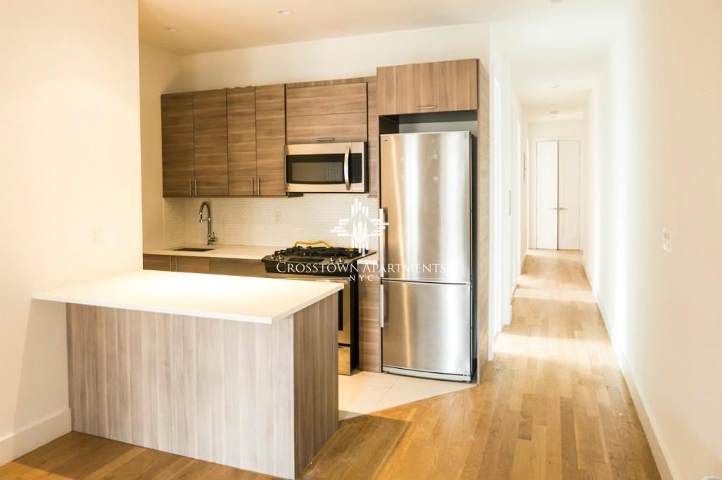 Broadway & W 135th St