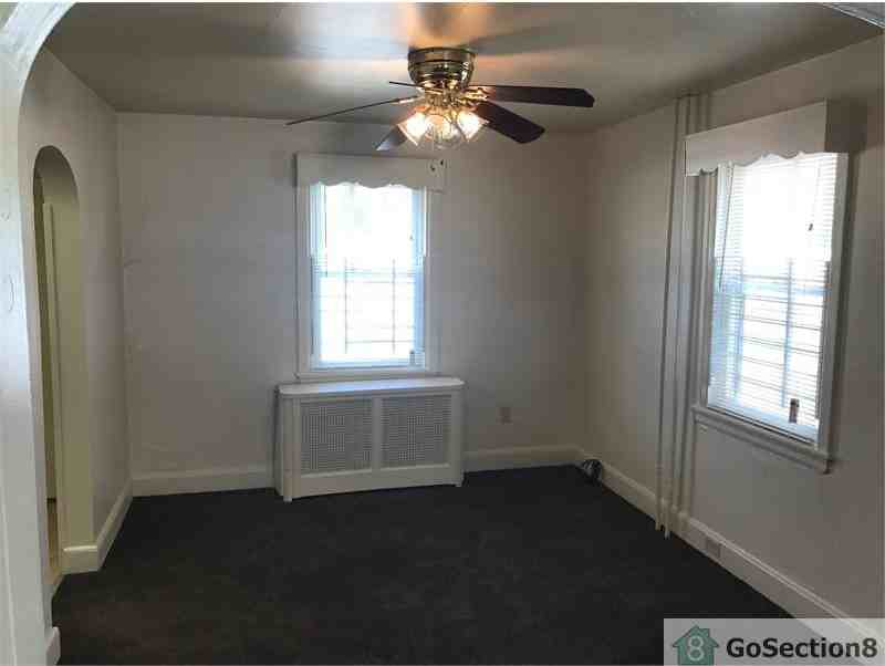 1130 Meadow Ln - Photo 3 of 11