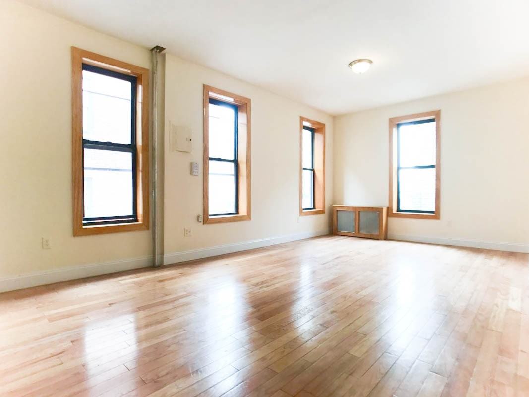 Fort Washington Ave & W 171st St #64