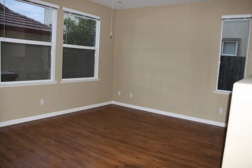 46 Rockwell St - Photo 3 of 12