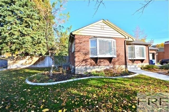 2001 Laurelhurst Dr S - Photo 3 of 32