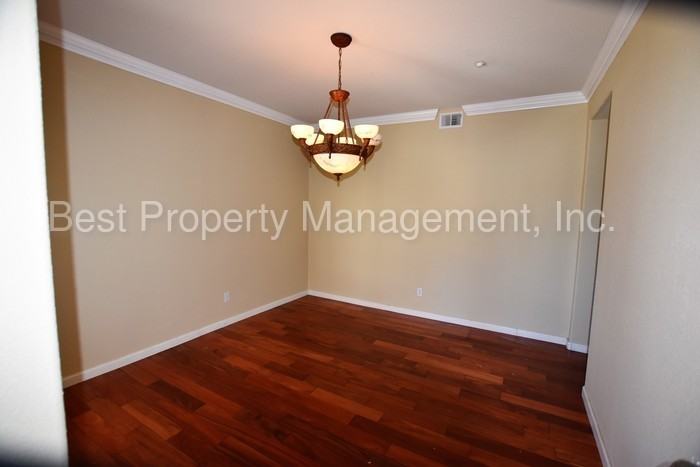 421 Bayonett Ct - Photo 2 of 15