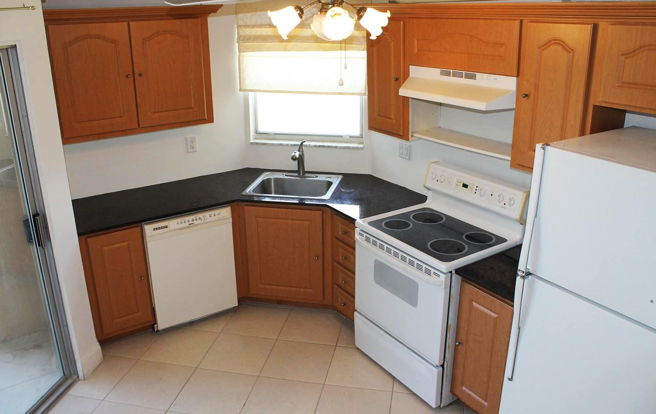 3661 Via Poinciana #306