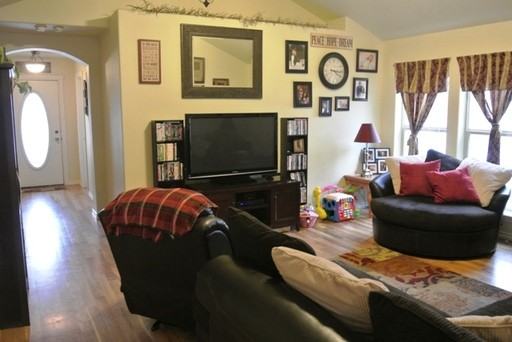 1295 Blossom Ave - Photo 2 of 10