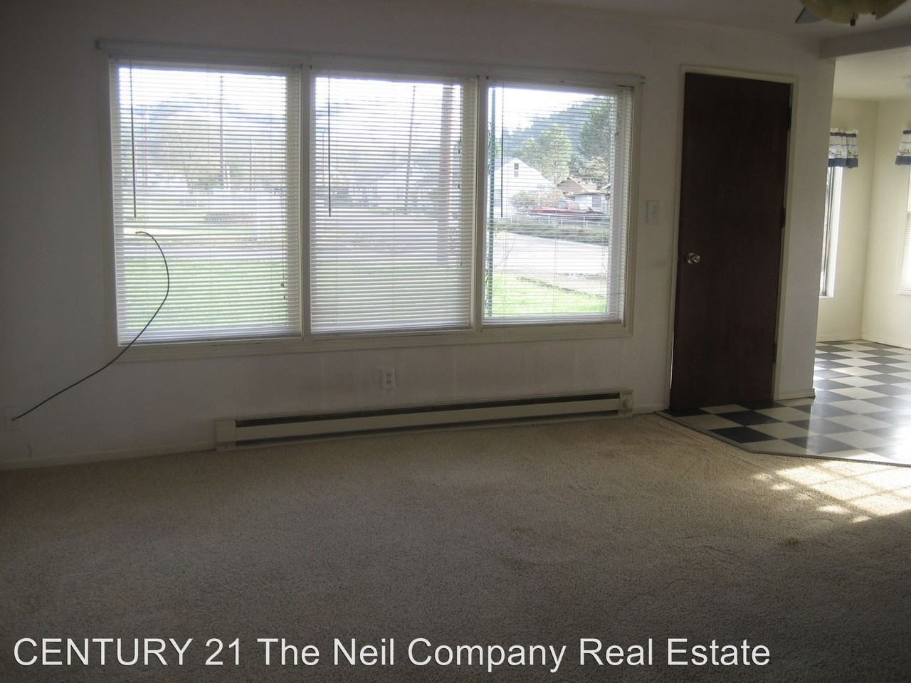 220 NE Patterson St - Photo 2 of 10