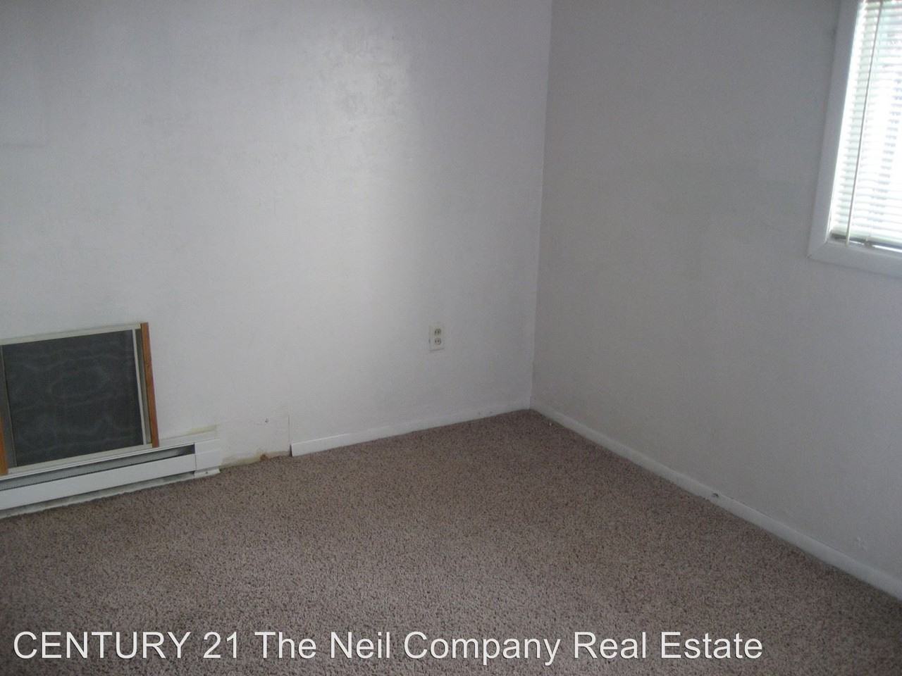 220 NE Patterson St - Photo 3 of 10