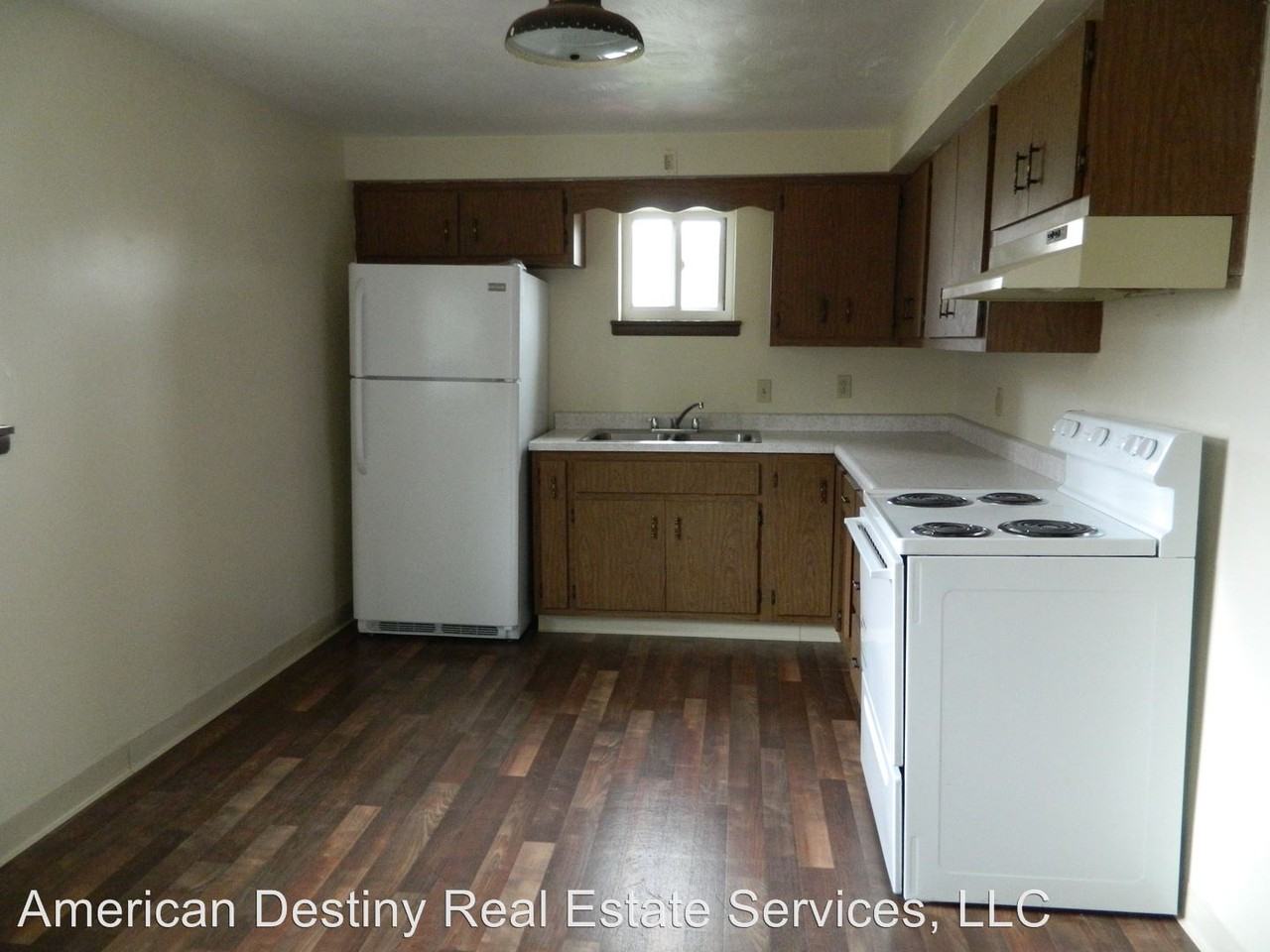 444 4th St #B - Photo 2 of 11