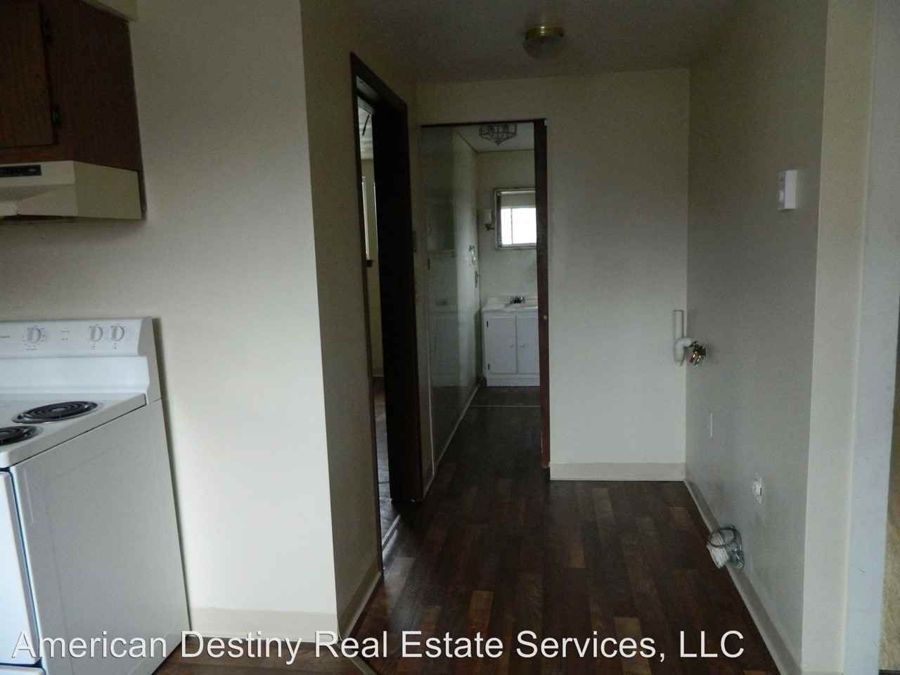 444 4th St #B - Photo 3 of 11