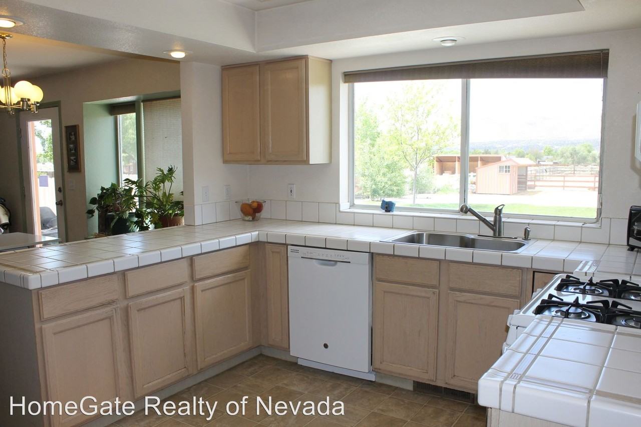 330 Moonbeam Dr - Photo 3 of 19