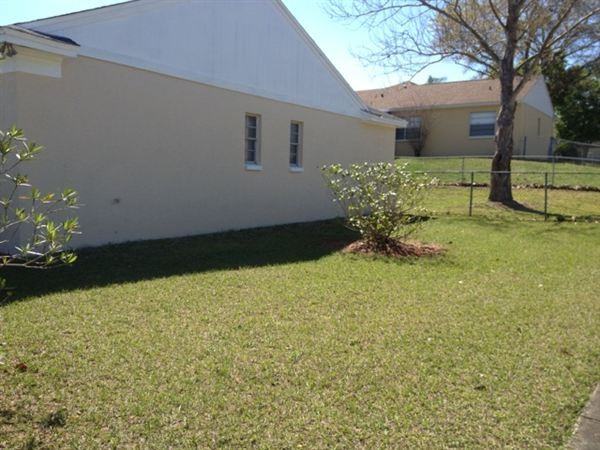 310 Laxton Ln - Photo 3 of 13