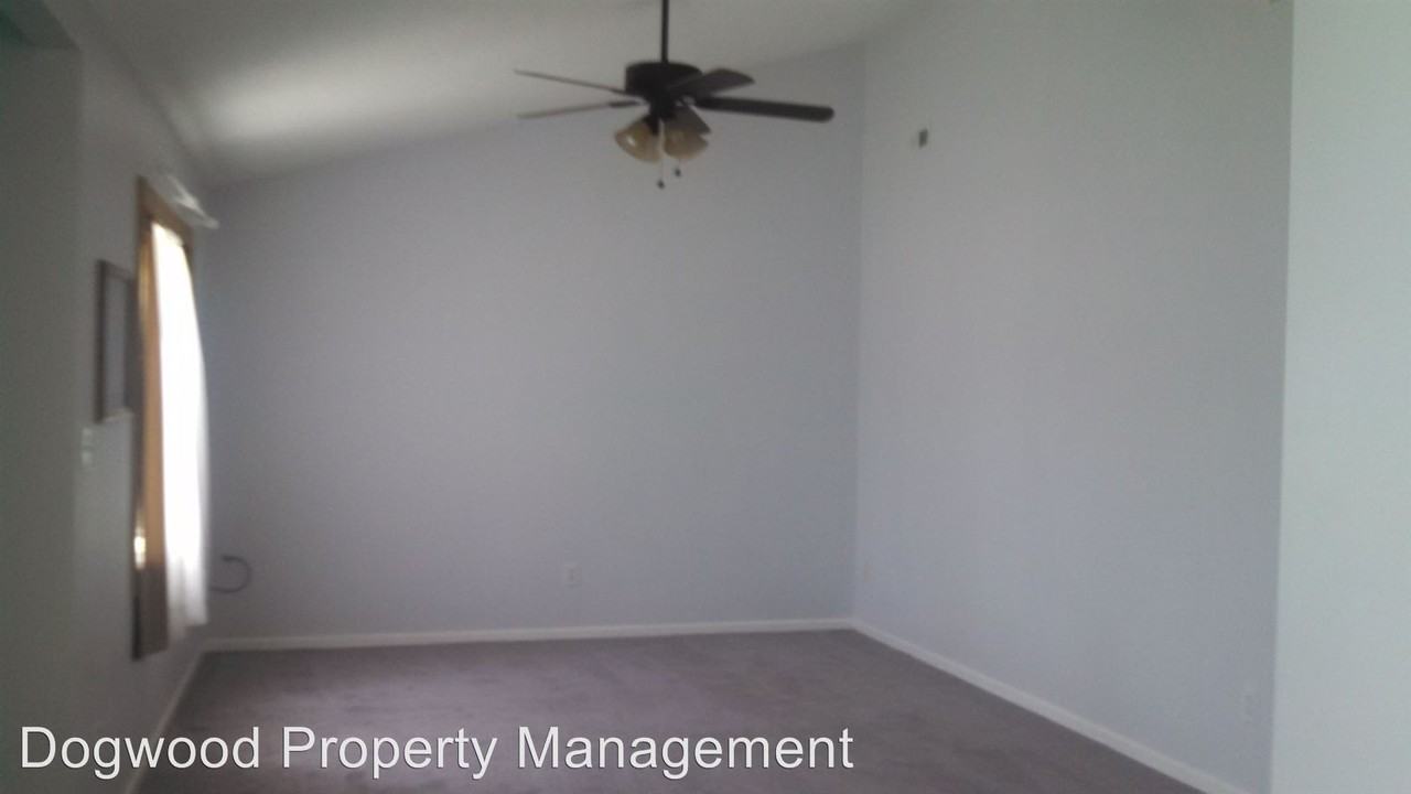 107 Oakwood Ln - Photo 2 of 5