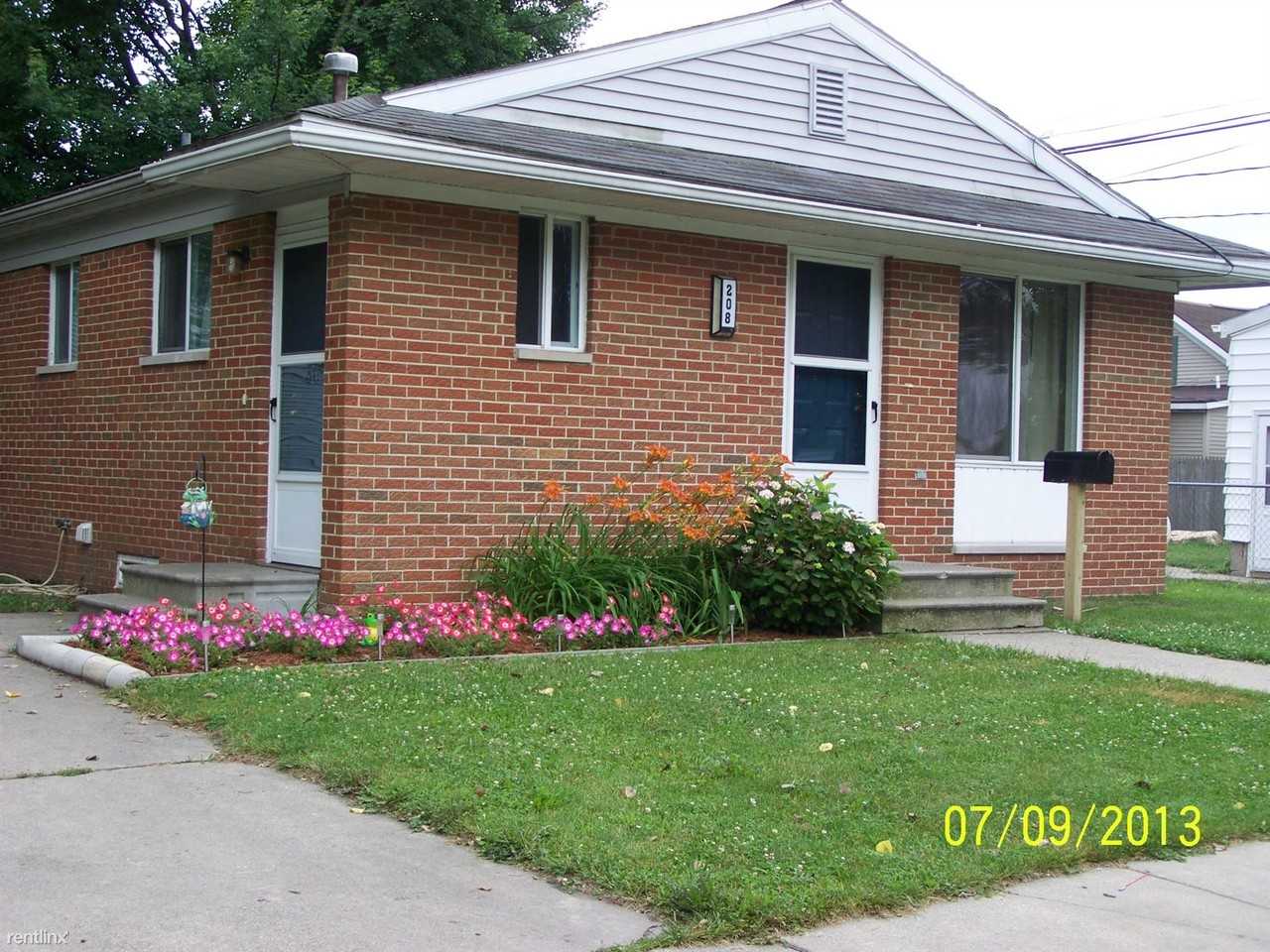 315 14th St - Photo 3 of 8