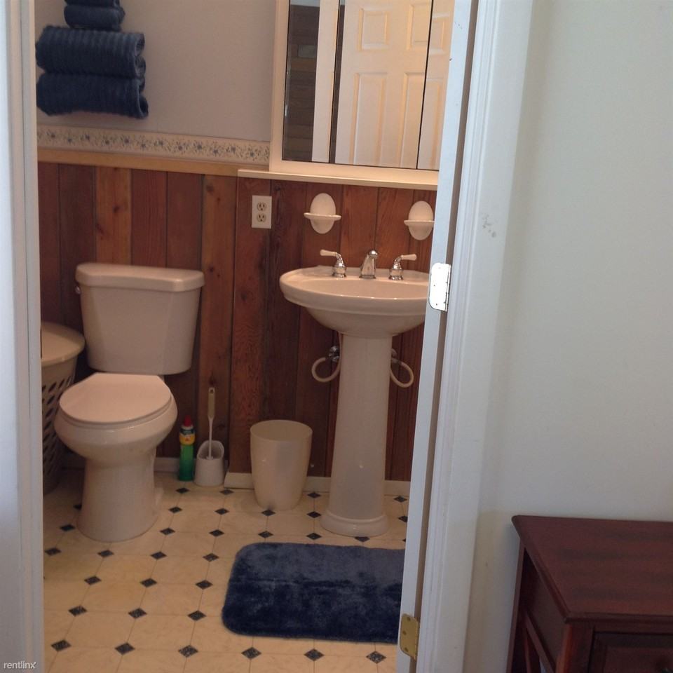 122 Lincoln Laurel Rd - Photo 2 of 4