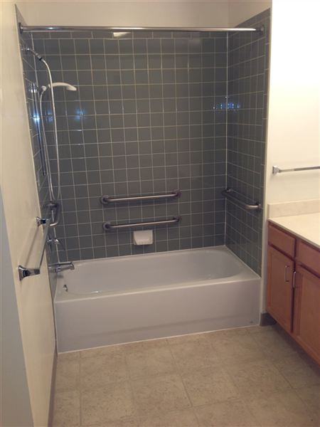 Hillcrest Commons Apartments - Photo 3 of 7