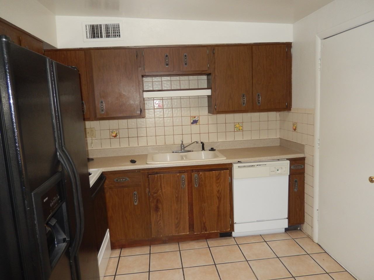 4380 E 32nd St - Photo 2 of 5