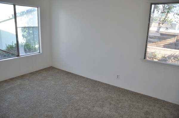 955 Knoll Dr - Photo 3 of 12