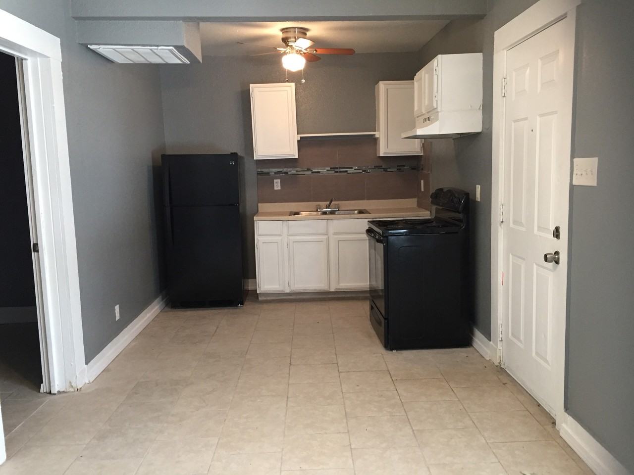 323 E Carson 3, San Antonio, TX 78208 2 Bedroom