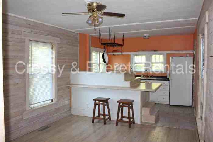 308 Lake St - Photo 2 of 10