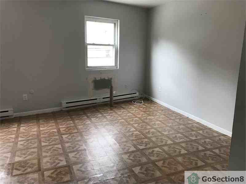 325 Henry St #1 - Photo 3 of 6