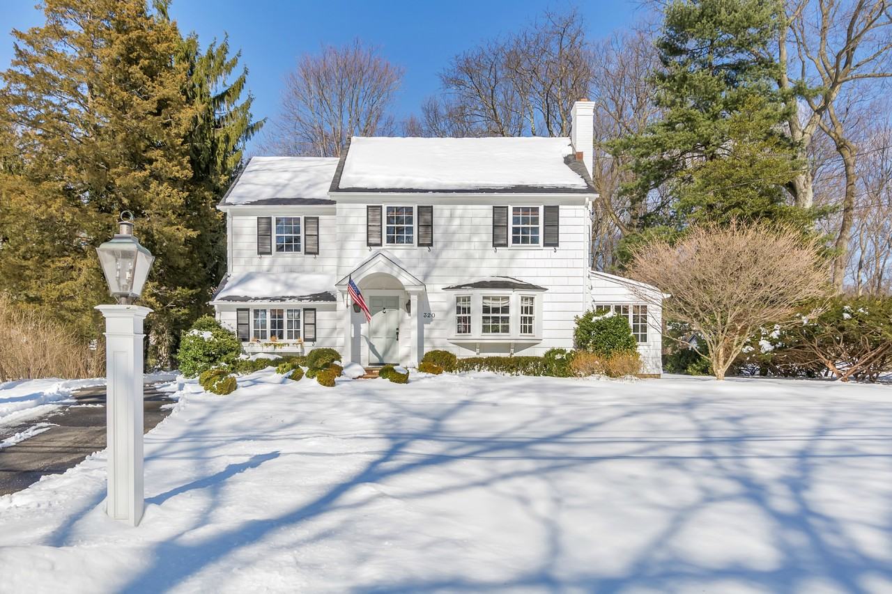 320 Wyckoff Ave - Photo 2 of 24