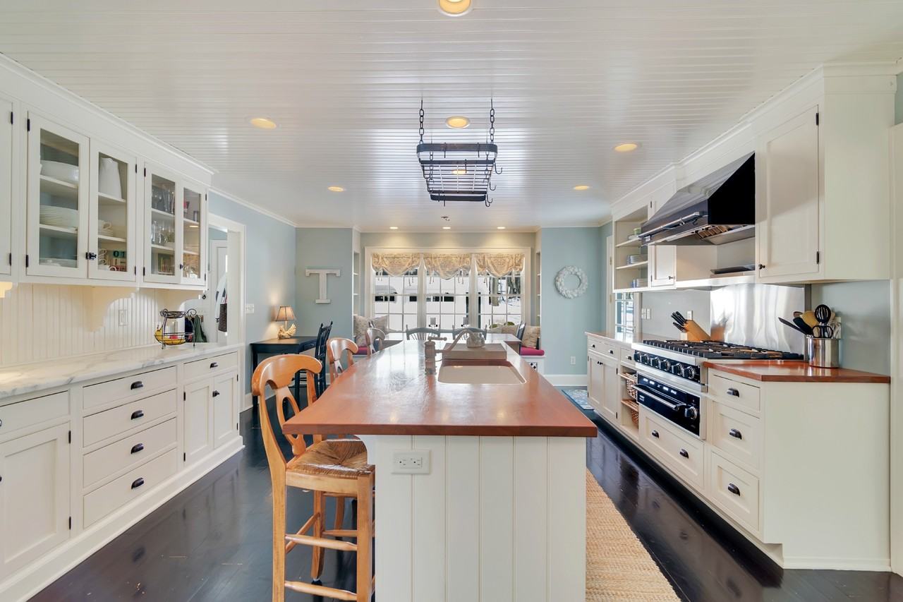 320 Wyckoff Ave - Photo 3 of 24